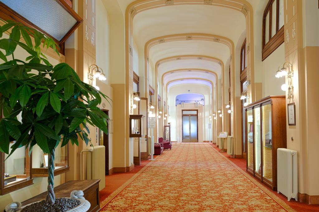 Palace Grand